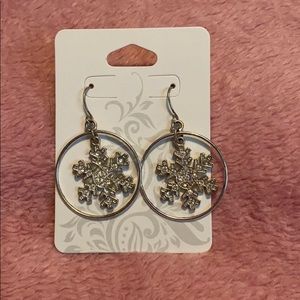 ⭐️ Cute Snowflake Earrings